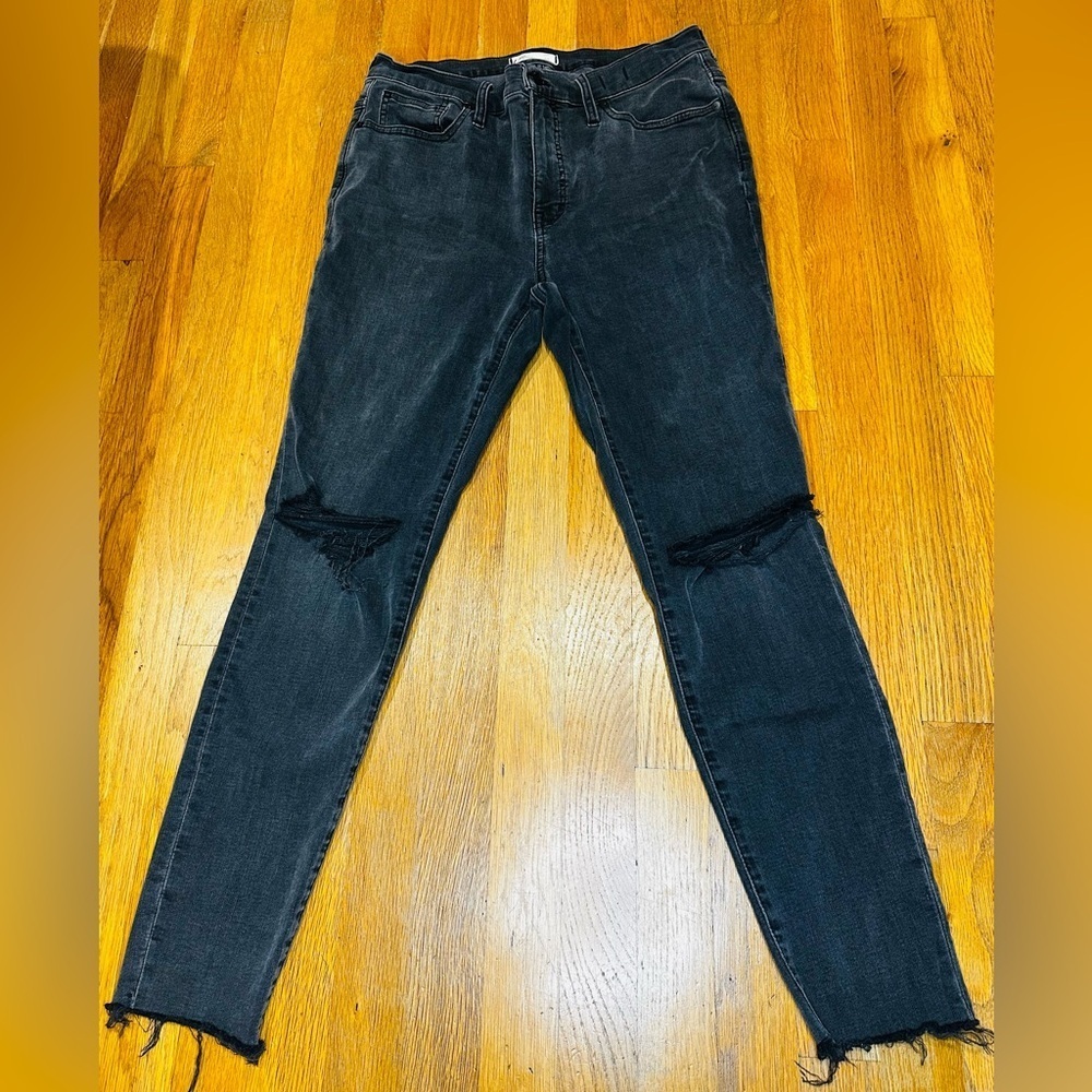 Madewell 9” Mid-Rise Skinny Jeans Black Distressed Raw Hem Size 31